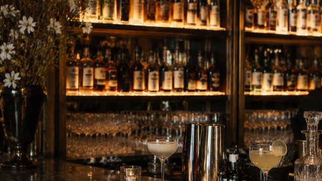 Eleanor's Jour Et Nuit: A Nightlife Gem in Chelsea Unveiled