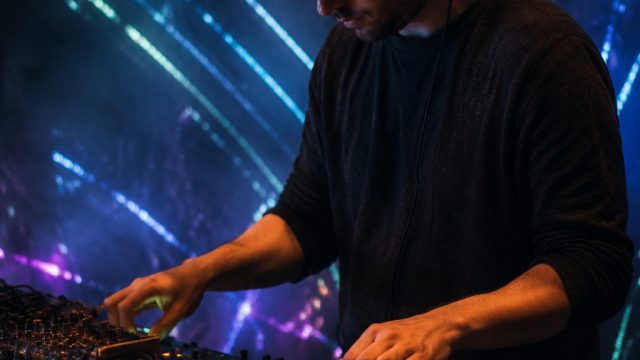 Exploring the Soundscape: DJ Schutthaufen's Live Loop Experience